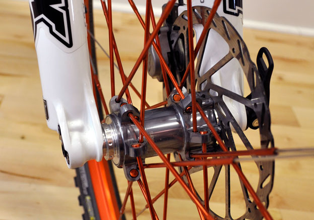 2011_santacruz_chameleon_front_wheel_close 2011_santacruz_chameleon_front_wheel_close